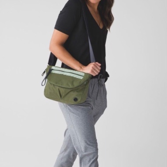 Lululemon Festival ii bag. Rarely used. - Picture 2 of 7